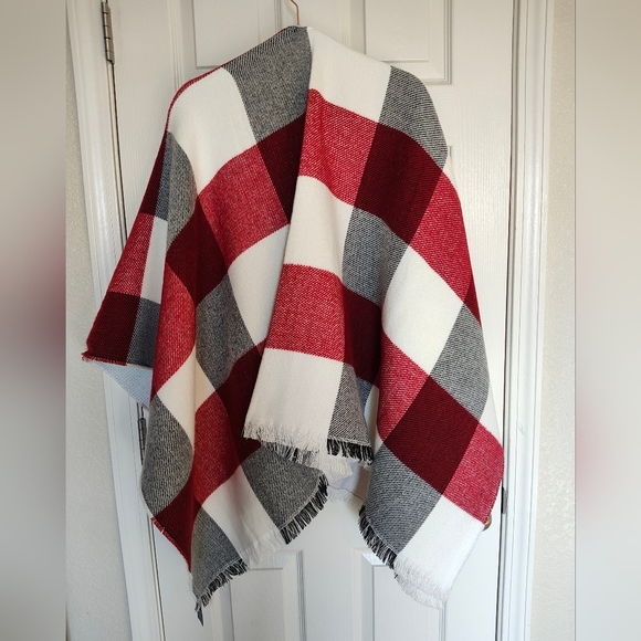 NWT Banana Republic Poncho/Scarf Wrap Buffalo Plaid - Picture 3 of 8